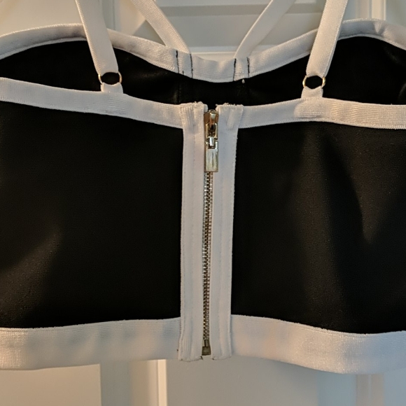 Black and white crop top - Picture 2 of 4